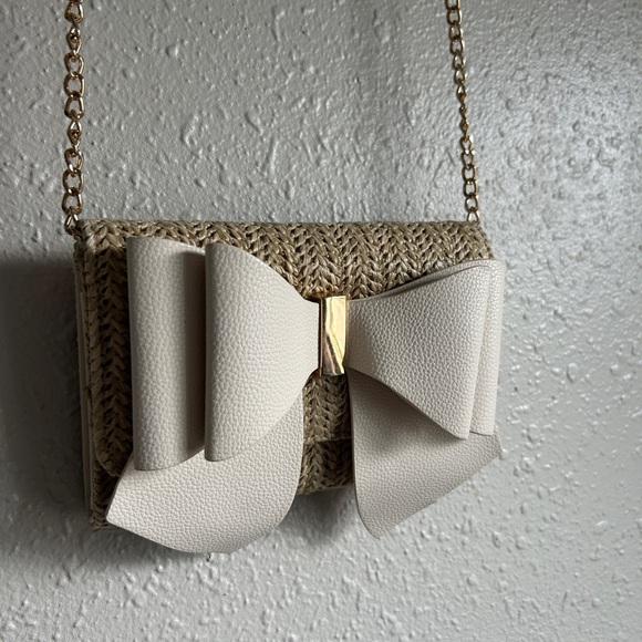 Elegant Cream Bow Accent Women Bag - Picture 2 of 3